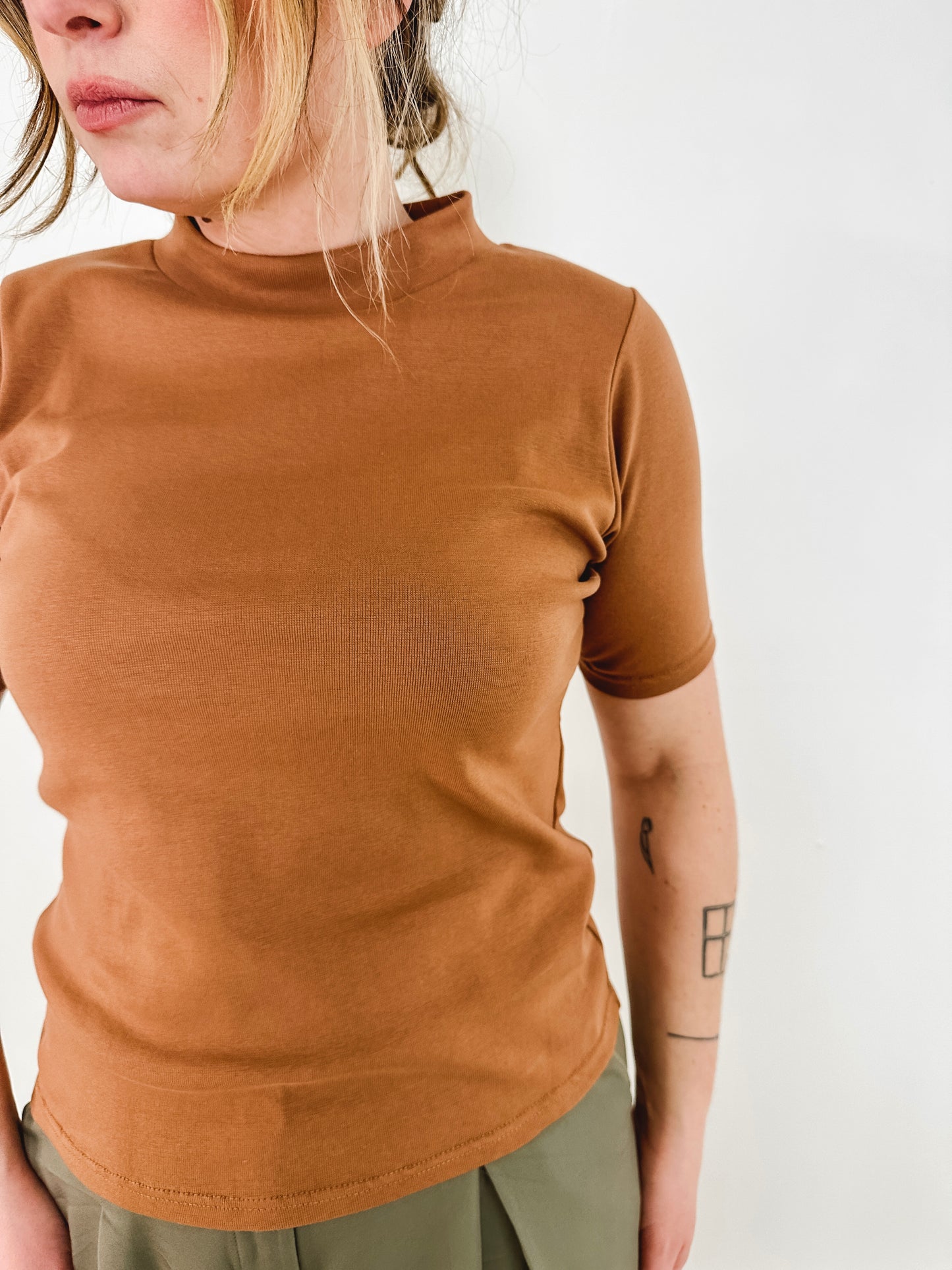 Elbow Sleeve Mock Neck