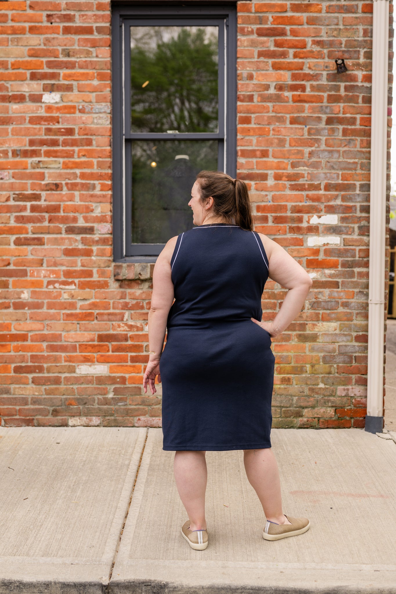 Sleeveless Knit Dress with Piping