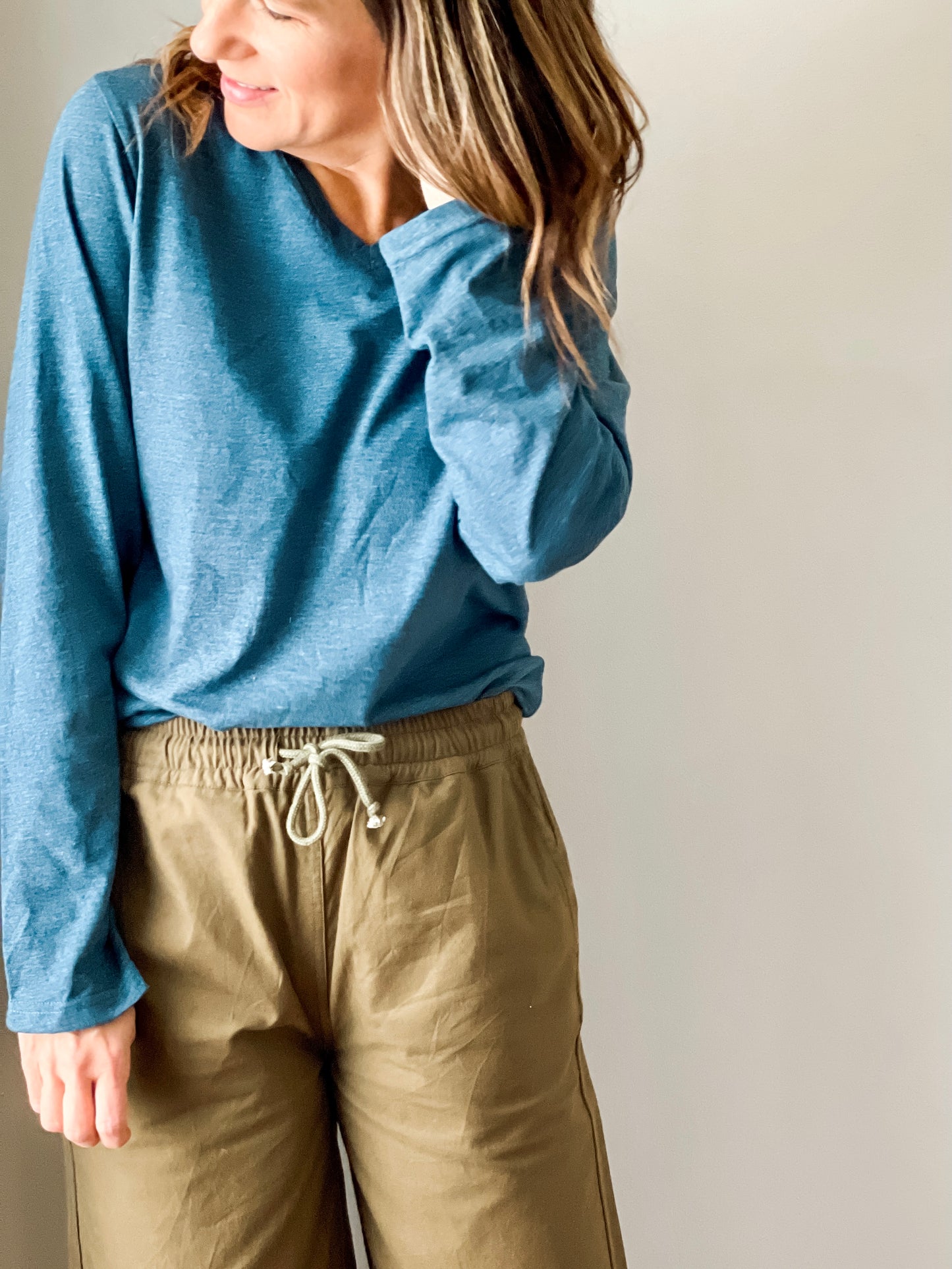 Long Sleeve V-Neck Knit Top - Lake Blue